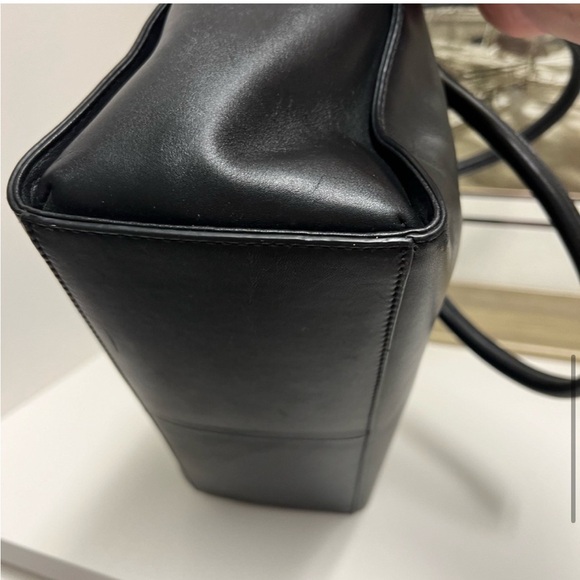 Kate Spade Satchel Tote with Shoulder Straps Gold Hardware and Zipper Closure - Picture 5 of 17